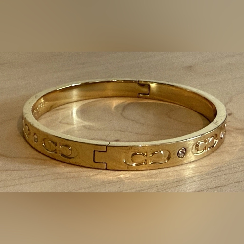 NEW Coach Women's Kissing C Hinged Bangle Bracelet - Picture 4 of 7